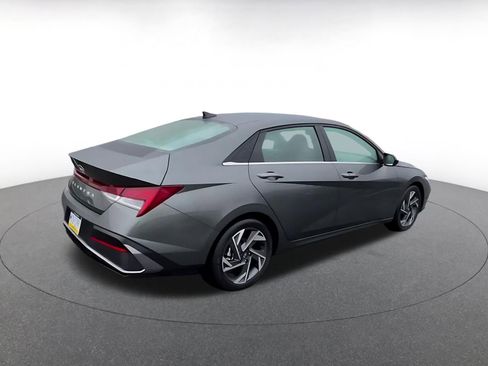 Used 2025 Hyundai Elantra SEL image 14