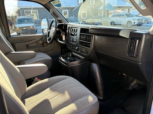 Used 2023 GMC Savana 3500 Extended w/ Power Convenience Package image 15