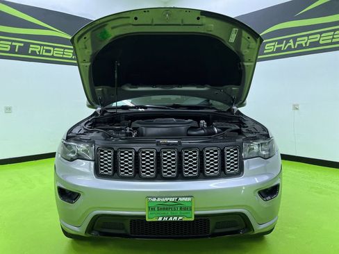 Used 2020 Jeep Grand Cherokee Altitude AWD/4WD image 4