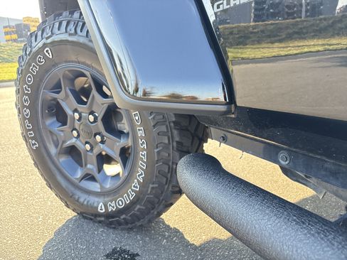 Certified 2023 Jeep Gladiator Willys image 12