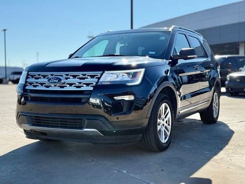Used 2019 Ford Explorer XLT w/ Equipment Group 202A image 4
