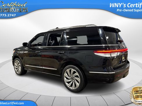 Used 2022 Lincoln Navigator Reserve image 9