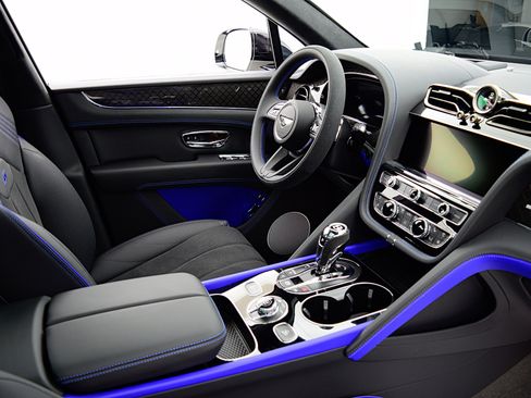 New 2025 Bentley Bentayga image 30