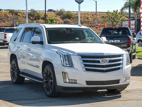 Used 2020 Cadillac Escalade Luxury AWD/4WD image 3