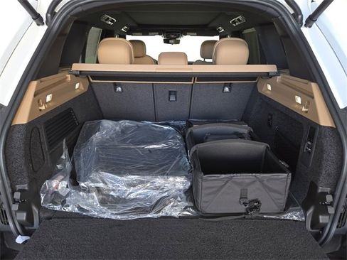 New 2026 Land Rover Range Rover SE image 14