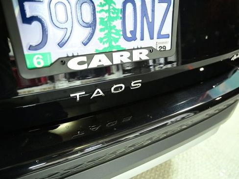 Used 2024 Volkswagen Taos SE image 17