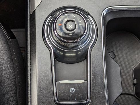 Used 2017 Ford Fusion SE w/ Fusion SE Technology Package image 23