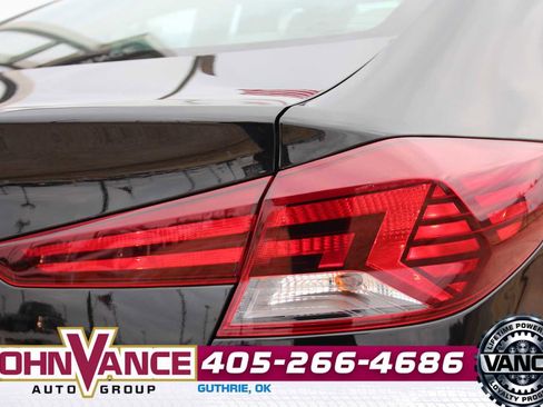 Used 2020 Hyundai Elantra SE image 9