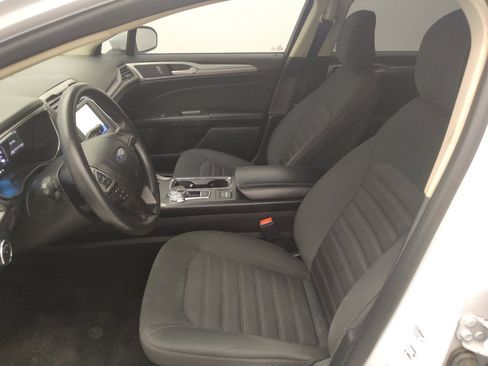 Used 2020 Ford Fusion SE FWD image 17