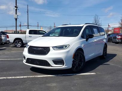 Certified 2026 Chrysler Pacifica Limited w/ S Appearance Package