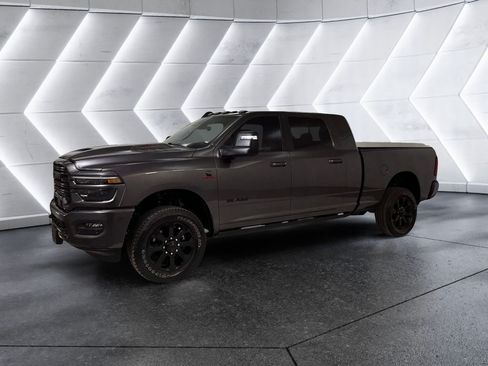 Used 2025 RAM 2500 Laramie AWD/4WD image 3