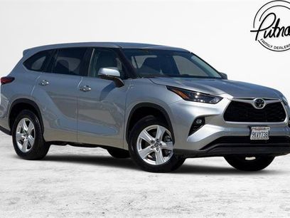 Used 2023 Toyota Highlander LE