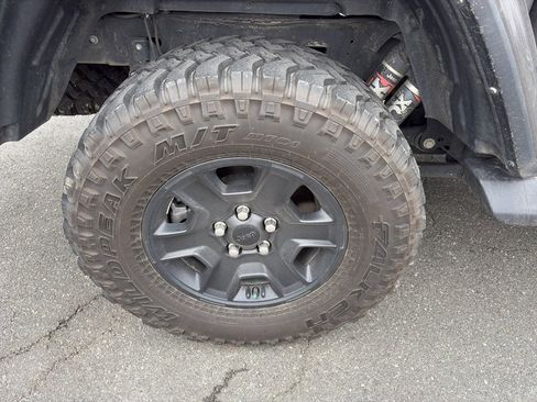 Used 2023 Jeep Gladiator Mojave image 9