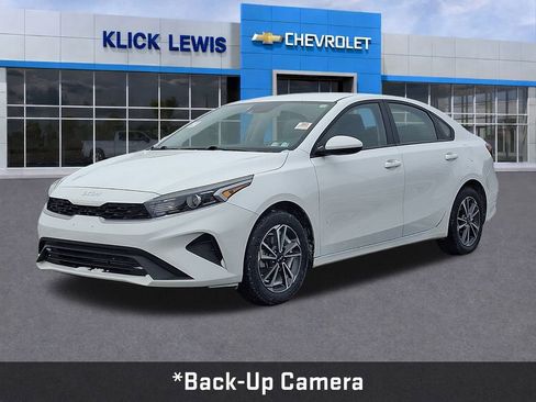 Used 2024 Kia Forte LXS image 3
