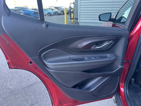 Used 2024 GMC Terrain SLE w/ Driver Convenience Package image 19