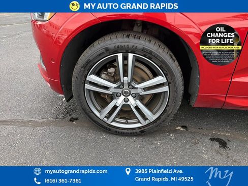 Used 2019 Volvo XC60 T6 Momentum w/ Protection Package Premier AWD/4WD image 30
