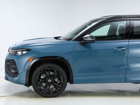 New 2026 Volkswagen Tiguan SE R-Line image 3