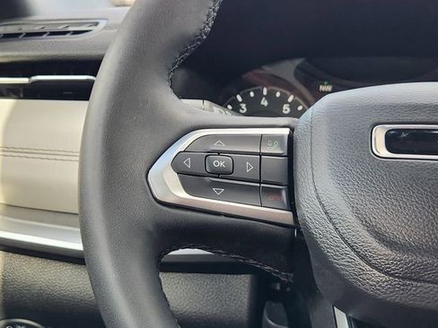 Used 2025 Jeep Compass Limited image 28