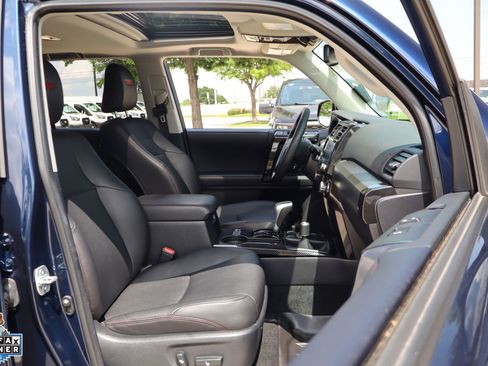 Used 2022 Toyota 4Runner TRD Off-Road Premium w/ Moonroof Package AWD/4WD image 31