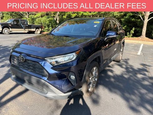 Used 2020 Toyota RAV4 XLE Premium FWD image 3