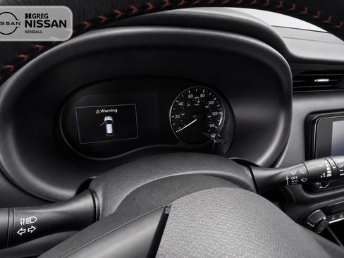 Used 2021 Nissan Kicks SR FWD image 9