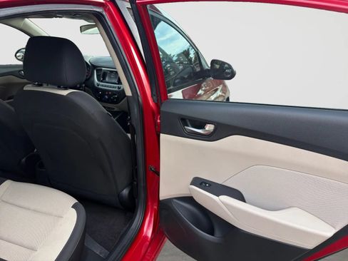 Used 2019 Hyundai Accent SE w/ Cargo Package FWD image 17
