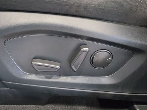 Used 2023 Ford Explorer XLT AWD/4WD image 17