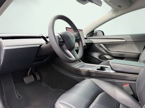Used 2023 Tesla Model 3 Standard Range RWD image 2