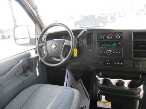 Used 2025 Chevrolet Express 3500 LS RWD image 11