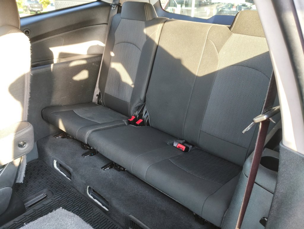 Used 2017 Chevrolet Traverse LT w/ Style and Technology Package FWD image 12