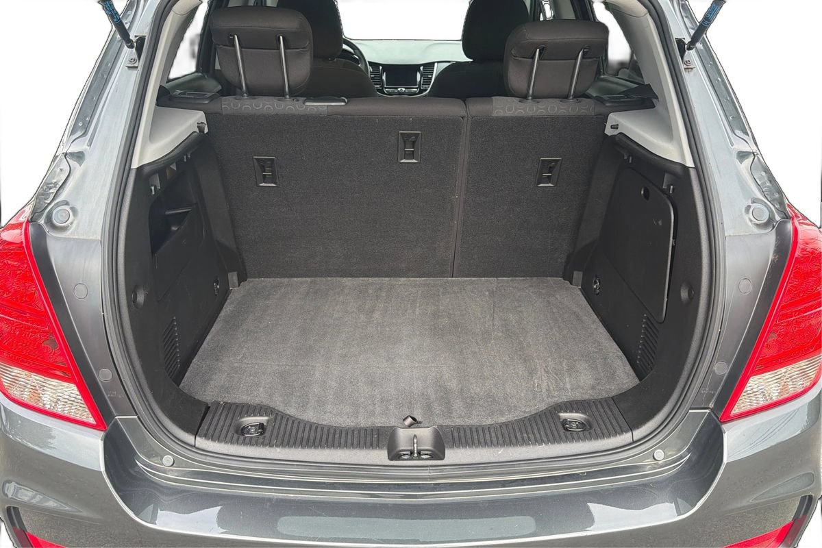Used 2020 Chevrolet Trax LS w/ Tint and Cruise Package FWD image 11