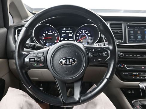 Used 2017 Kia Sedona SX image 24