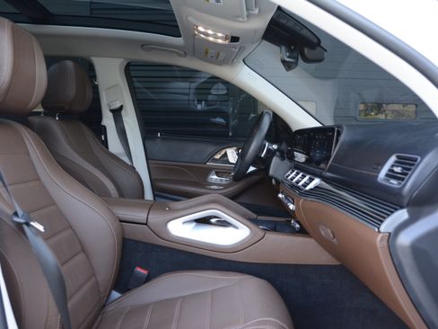 Used 2024 Mercedes-Benz GLS 450 4MATIC image 28