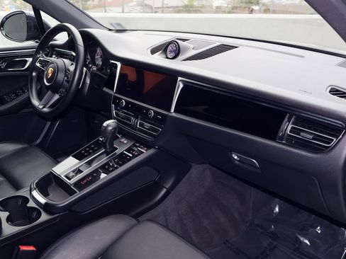 Certified 2022 Porsche Macan S image 26