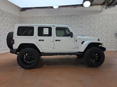 Used 2022 Jeep Wrangler Unlimited Sahara image 9