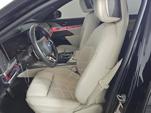 Used 2025 BMW i7 xDrive60 AWD/4WD image 3