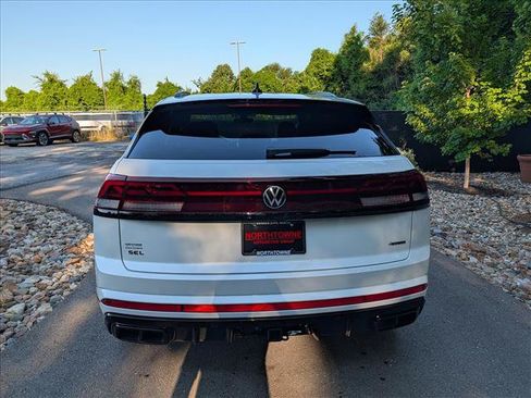 Certified 2025 Volkswagen Atlas Cross Sport SEL R-Line AWD/4WD image 4