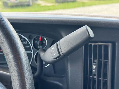 Used 2021 Chevrolet Express 2500 RWD image 21