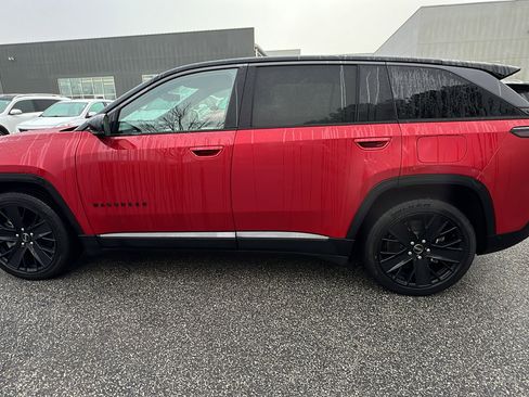 Used 2024 Jeep Wagoneer Launch Edition image 11