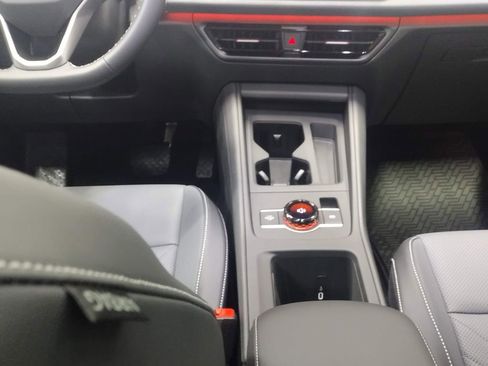 New 2026 Volkswagen Tiguan SE image 36