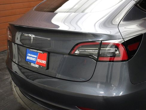 Used 2023 Tesla Model 3 Standard Range image 13