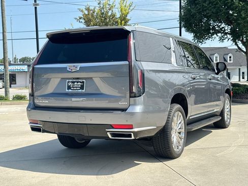 Used 2022 Cadillac Escalade ESV Premium Luxury AWD/4WD image 8