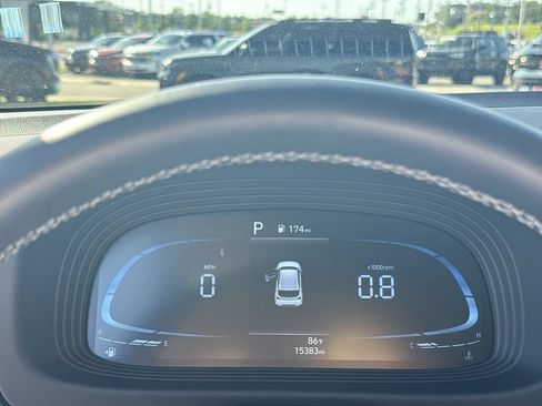 Used 2023 Hyundai Venue SEL FWD image 17