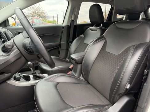 Used 2021 Jeep Compass Latitude w/ Convenience Group AWD/4WD image 14
