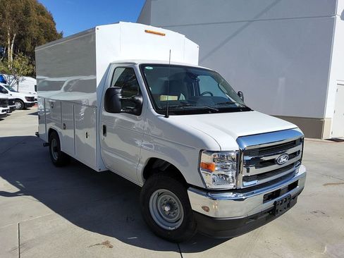 New 2026 Ford E-350 and Econoline 350 Super Duty w/ Power Equipment Group image 4