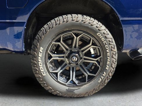 Used 2019 Nissan Titan SV AWD/4WD image 23