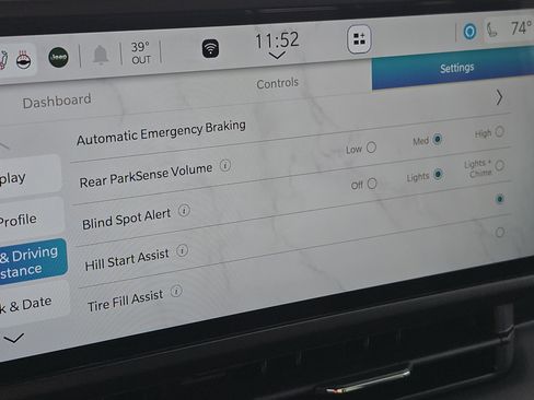 Used 2024 Jeep Wrangler Unlimited Sahara w/ Technology Group image 35