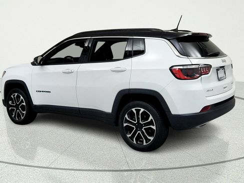 Used 2023 Jeep Compass Limited w/ Sun and Sound Group AWD/4WD image 3