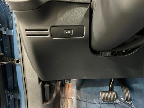 Certified 2024 Volvo C40 P8 Recharge Ultimate w/ Protection Package Premier image 31