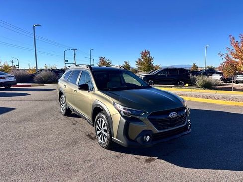 Used 2025 Subaru Outback Premium image 4